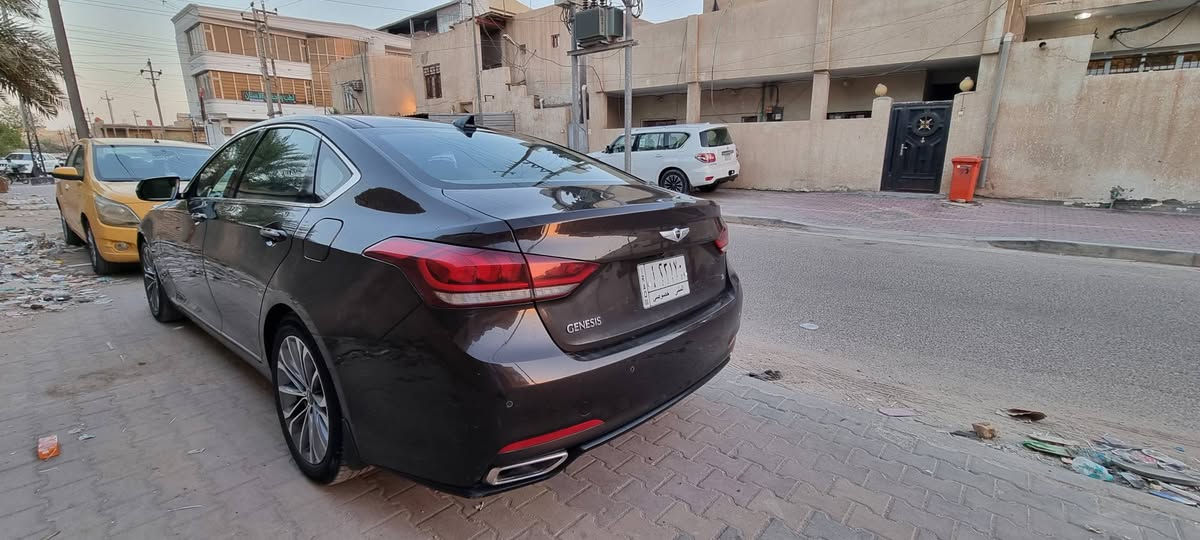 السلام عليكم جينسيز موديل 2015 بدون حادث مشروع وطني رقم مثنى العداد 71 الف وارد امريكي محرك كير مامفتوح السياره فتحت سقف نقطه عمياء تراكشن رادارات مثبت سرعه مانع تصادم وكثر من الاوبشنات لايعني ذكرها داخل بيج فيها شروط بسيطه  وبارد قليل بيع فقط 170$ورقه وبيه مجال المكان ميسان ومن الله التوفيق. ***********.
