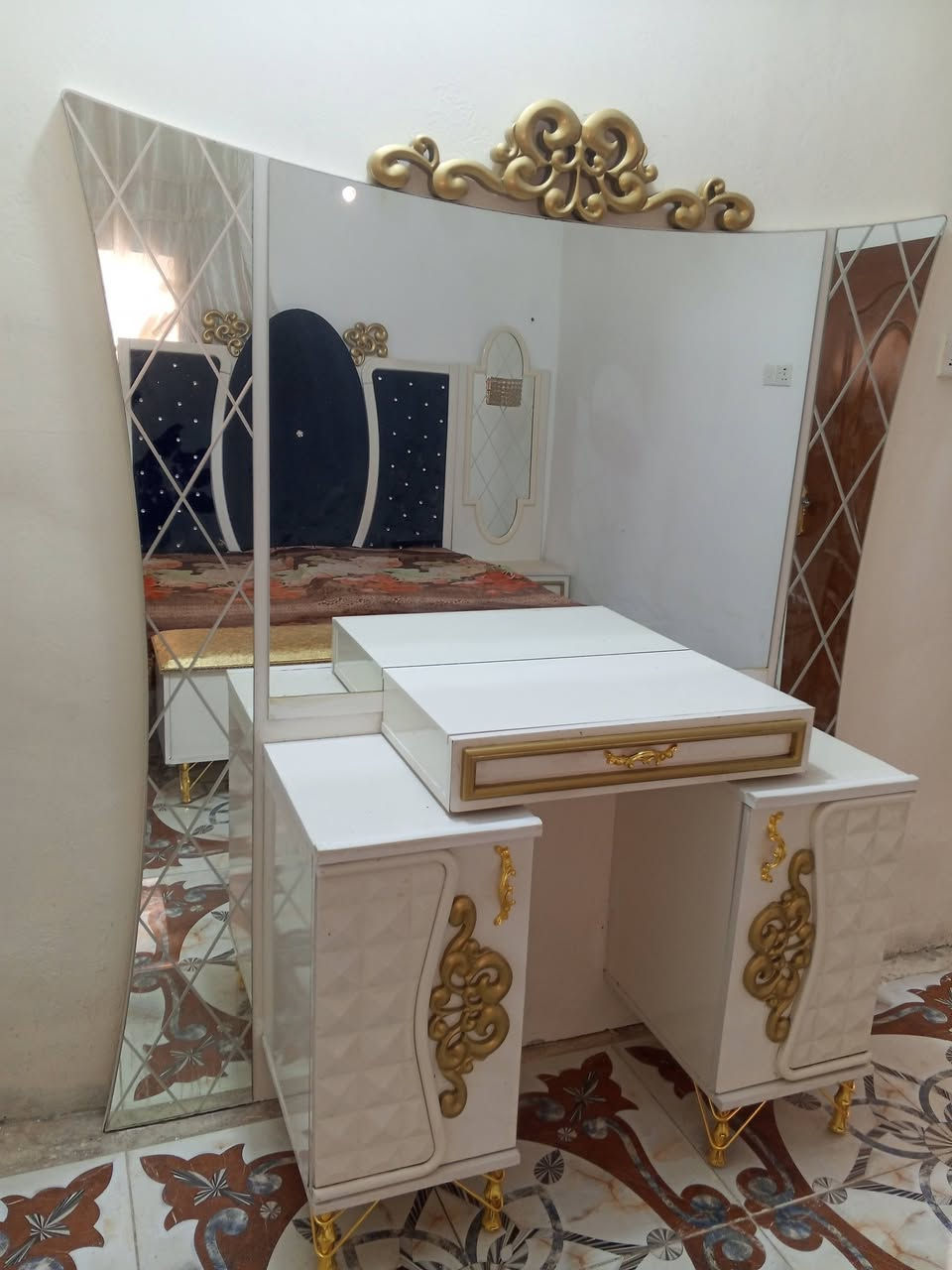 اللهم صلى على محمد وآل محمد 
غرفه تركي موديل ملكي نضيفه جدا 
بسعر ١٢٠٠.٠٠٠ بنص السعر والشد مجاني 
للأستفسار الاتصال على الرقم ..
***********
