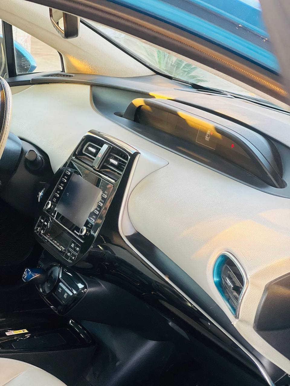 السلام عليكم
بريوس موديل 22 للبيع لون ازرك
ابيع مقدمه والباقي اقساط
بيها ثلث قطع بونيد وجاملغات اثنين
الاتصال ***********
