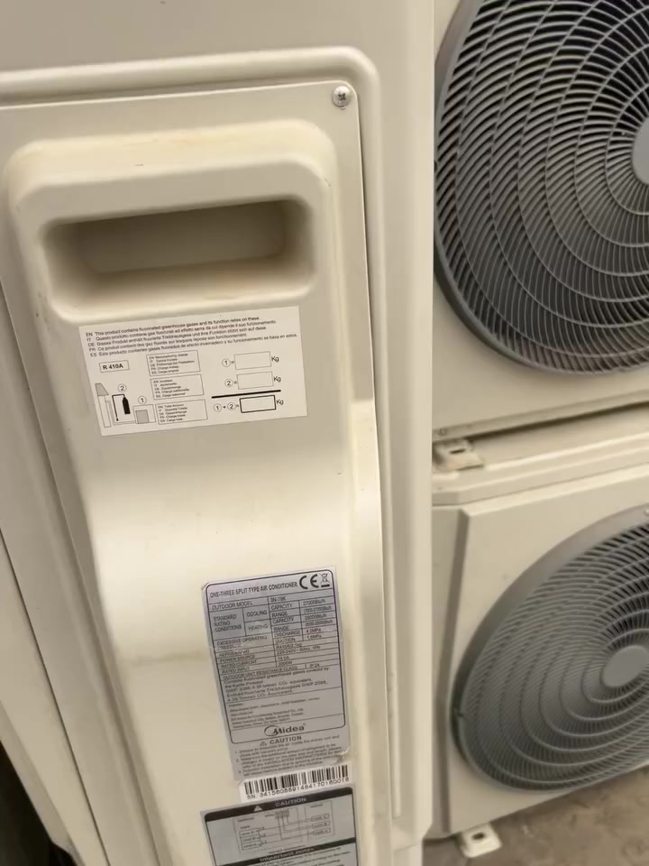 يوجود سبالت كاسيت ميديا جديده فقط كارتونه مابيه القطعه الخارجيه الداخليه بل كورتونه ابيع شلع ***********@إشارة
