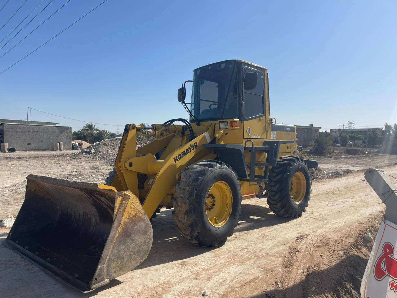 شفل كوماتسو للبيع حجم 100 مكفول موديل 19 دخول جديد ***********
