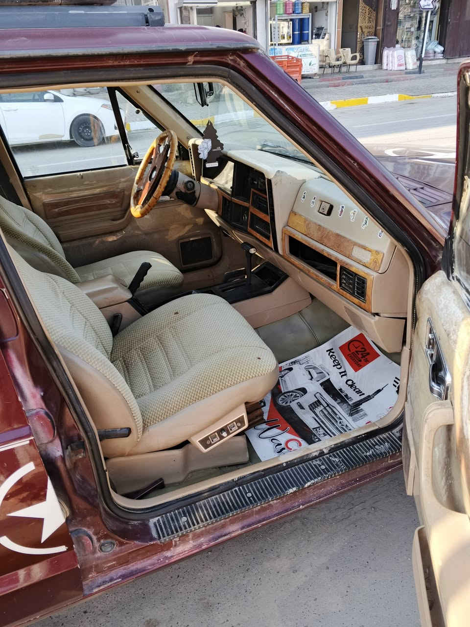 سلام عليكم سياره جيب شيروكي شخاطه موديل 1992 سياره بلاديه مكينه مصار سبوع من شديته بعدهي بل ضمان رقم اربيل تحويل مباشر بيه كم نقص جبنه مال جعمقه مال الباور ستيرن شويه ثكيل ودبلات الماميه واكفات يرادله دبلات طسه بيه سياره جديده كلش مكاني بغداد صليخ ***********
