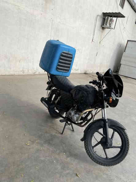 سلام عليكم بوكسر للبيع 2019 دراجه اشتغل بيها امانه الله مموكفتني بشارع ابداً دراجه نقصها سبرنكه مال هندر موضحه بل صوره لانو خارط ماعدي وقت اسوي الله يشهد دراجه حلوه بس كلجاته شويه تعبانه طلع صوت تتبدل 45 الف دراجه سعرها 650 وبيها مجال حك الجيه مكاني بغداد الجديدة /***********
