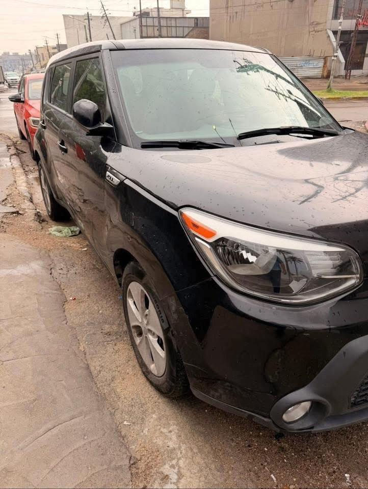 للبيع كيا صول 
سيارة كلش نظيفة 
موديل 15
وارد امريكا
 محرك 1600 
بحالة ممتازة 
كير محرك تبريد صدر كله جيد جدا 
ماشية 80
شاشة وكاميرا بلادية 
كل كهربائيات سيارة شغالة 
بدون حادث 
كلها على وضع شركة 
هنا بالعراق صار صبغ 2 قطع على اثر شخوط و طخات خفيفه 
وعدي صور قبل الصبغ 
وعدي سونار 
ايرباك سليم 
تخم تاير جديد
رقم بغداد  بأسمي
سعرها 109وبي مجال
مكاني بغداد دورة 
***********
