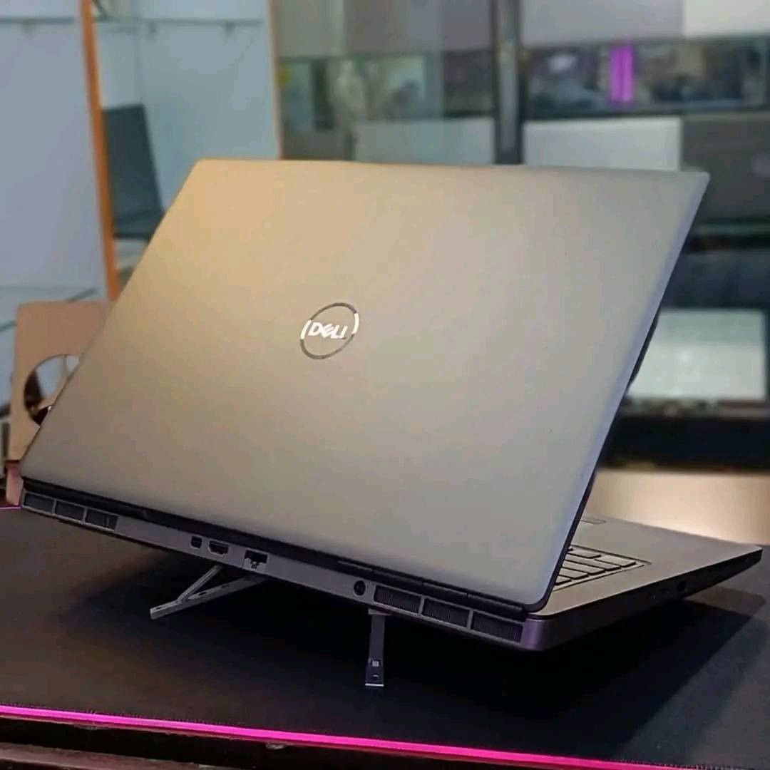 دل برزشن 7750
معالج كور i7 جيل عاشر فئه h
رام 16قابل للتطوير 
ذاكره 512
وندوز 11 
كرت شاشه داخلي


**إذا كنت صاحب هذا الإعلان وتريد حذفه لأي سبب، رجاءا أرسل رسالة إلى الدعم الفني**