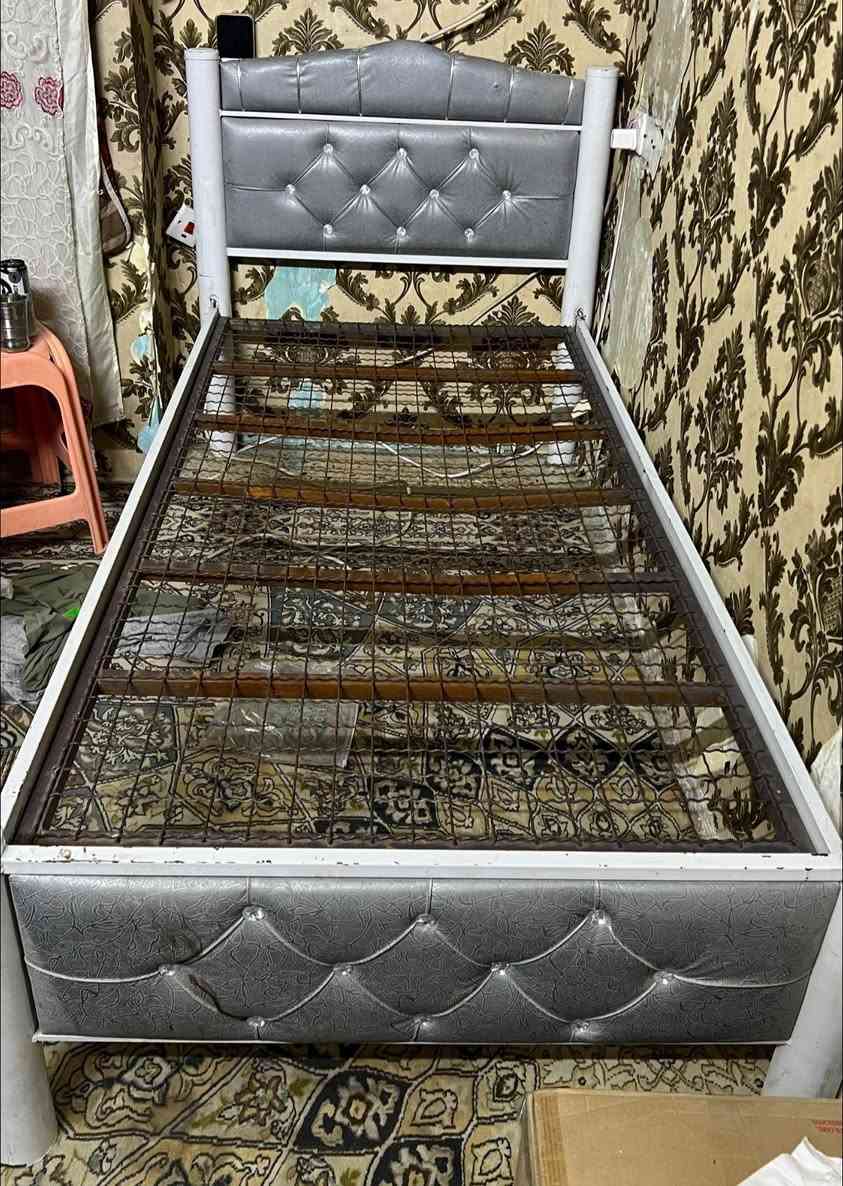 سلام عليكم
مكان الغراض الزعفرانيه شارع المعهد
التواصل فقط واتساب:
***********
جرابي عدد 2 سعر 125 
كنتور سعر 140
ثلاجة سعر 150
كل الغراض بيها مجال للشراي مستعجل ع بيعتهم
ومثل ما موضح بالصور نظافة الغراض 
كلهم اخو الجديد
