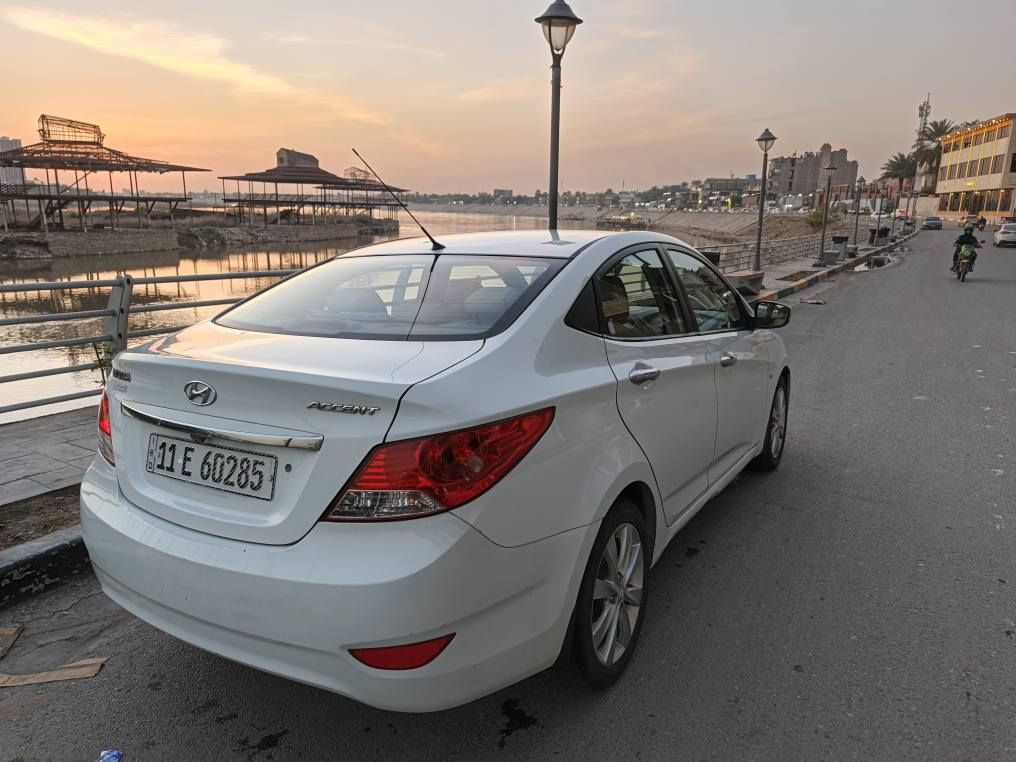 السلام عليكم
اكسنت 2013 خليجي مال شركة العامه للسيارات   محرك 1600 قطرتين 

السيارة ماشية 95 الف حقيقي  جرس بل 120 يدك السياره 5 ويل كب

اشاير بل مري جام اوتماتيك 

 تحكم ستيرن شاشة كاميرا سياره بيها طلقة بل بنيد وبل قمارة

سعر السيارة 🔥🔥🔥

العنوان بغداد الكريعات 

*********** الفارس, صلاح الدين
