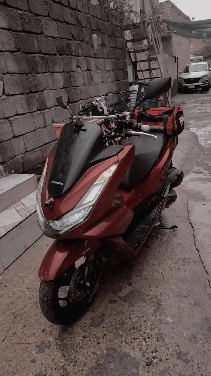 دراجة pcx جيل رابع مكينه ١٢٥ نظيفه  ماشيه ٦٠ الف حساسات شغاله كامله منظومه كامرات مع جهاز تسجيل بيها دراجه جديده وشلعه ناررر 🔥خير من الله الرقم الهاتف *********** السعر خاص
