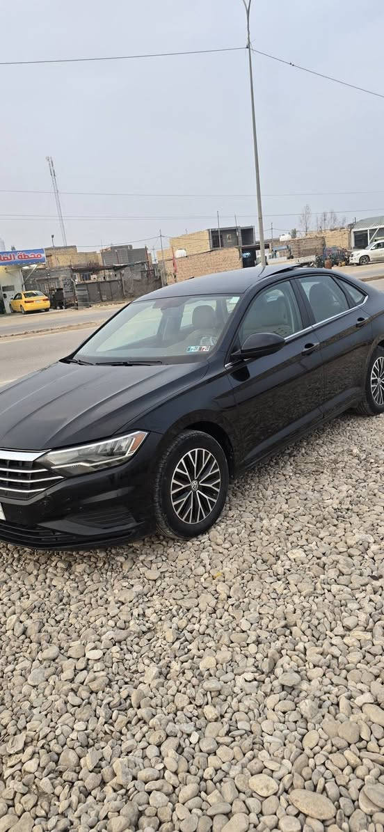 السلام عليكم
فولكس واكن جيتا 2019 رقم بغداد انكليزي بأسمي حادثه بالصور ماشيه ١٨٩ مكينه ١٤٠٠تيربو فول مواصفات بصمه تشغيل بنوراما تحكمات ستيرن شاشه حساسات كشنات جلد مكينه وكير وحداديه كفاله وتبريد ثلج  السعر ١٢٠ وبيه مجال 
مكاني الديوانيه قضاء عفك  
***********
