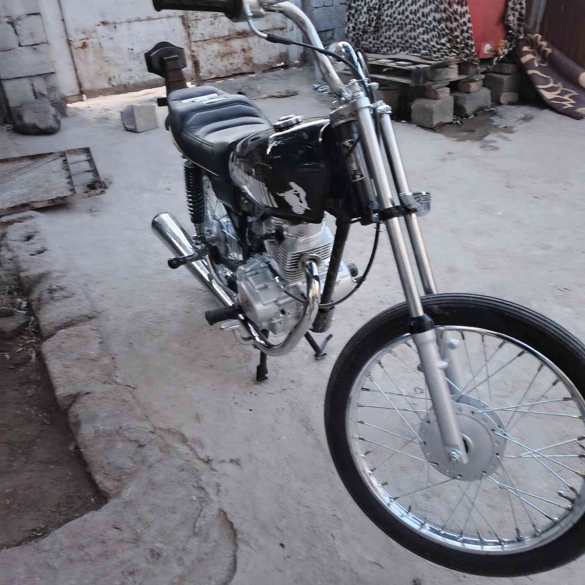 دراجه للبيع مكينه رابيدو السعر 750 وبيه مجال المكان حي الوحده الا تصال على الرقم 
***********
