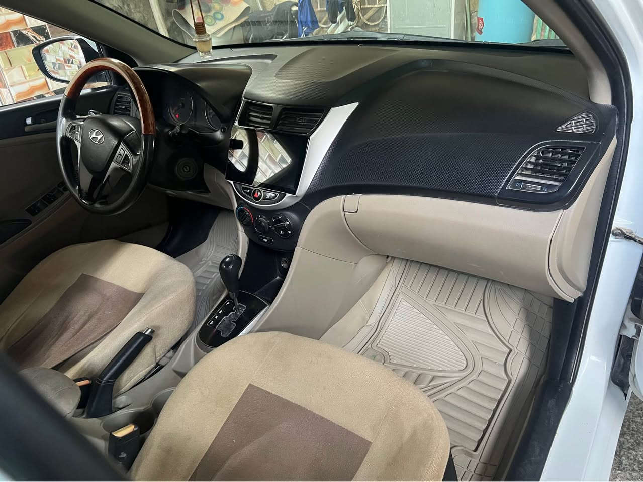 اكسنت وارد خليجي  موديل ١٥  مكينه ١٦٠٠ فتحه مكفوله  رقم بصره الجديد جاهزه السياره للأخير السعر 95 وبيه مجال *********** البصرة, العراق
