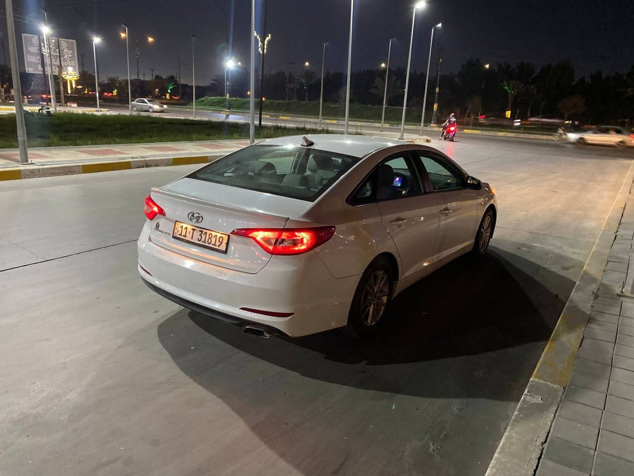 من رخصه الادمن
سوناتا 2017 للبيع 
المواصفات العديه 
السياره نضيفه كلش 
GDi 2400
ماشيه 118 
بيه نواقص كلش بصيطه 
حادثه كلش بصيط 
السعر 135 
لحد يكسر بالسياره فدوه 
مكاني كربلاء 
واتساب ***********
