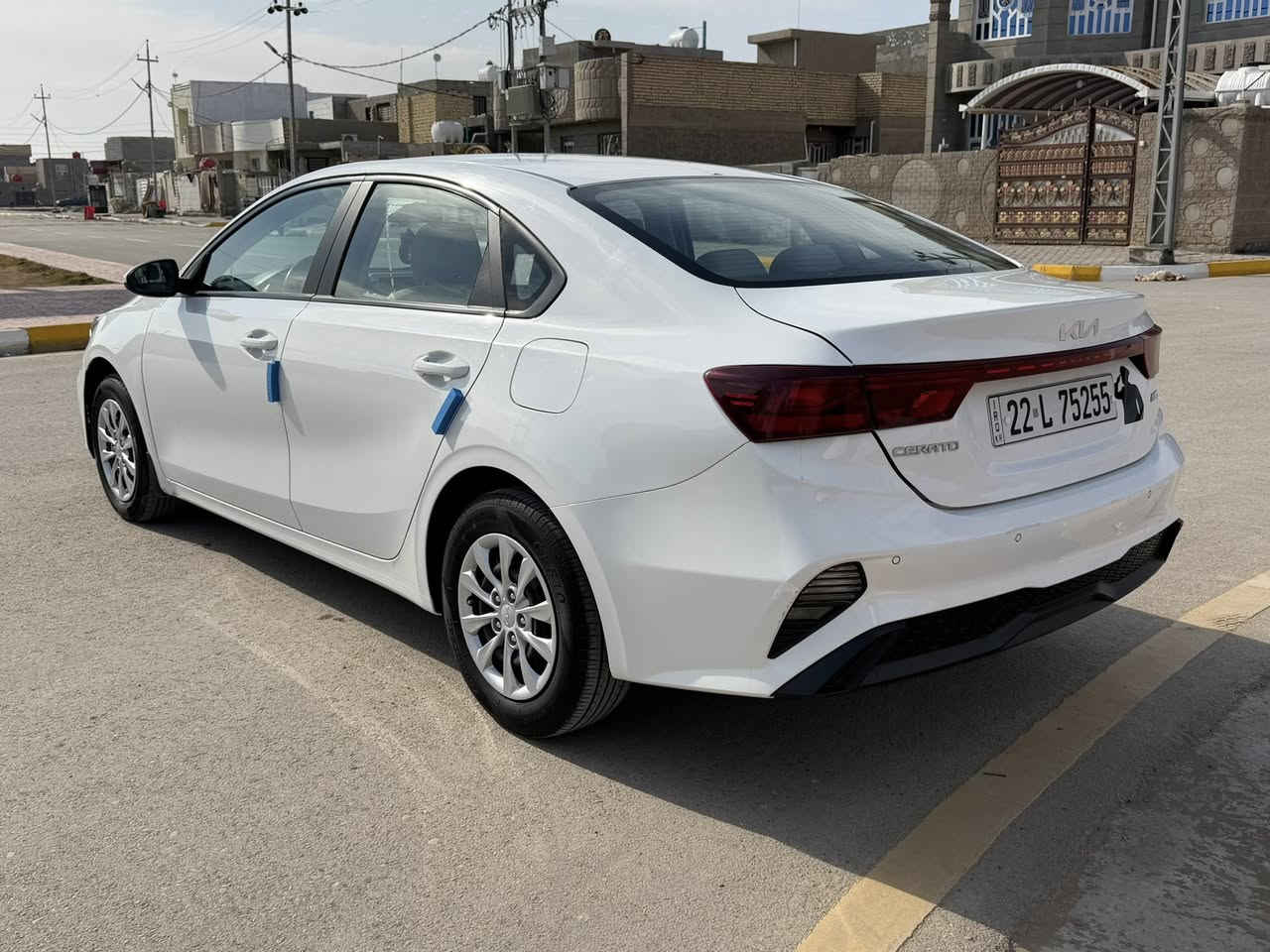 السلام عليكم 
سيراتو ٢٣ 
١٦٠٠ 
تبريد قطعتين 
مواصفات عاديه 
ماشيه ١٠٠ الف
السعر ١٥٨
***********
