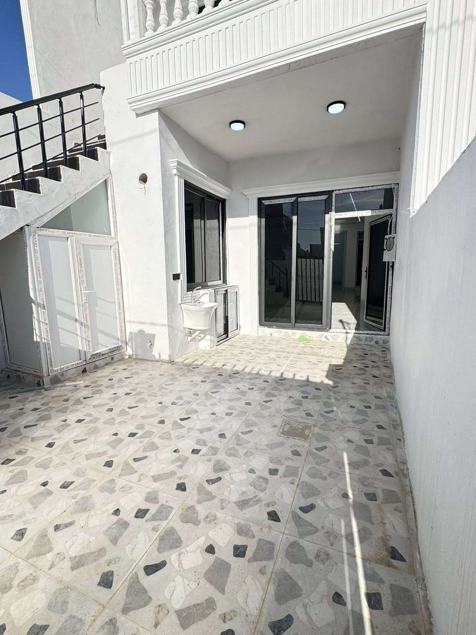 دار للبيع 🏠
📐 المساحة: 100 م²
📍 الموقع: قريب عقارات شار
💰 السعر: كلش مناسب
✨ دار نظيفة، جاهزة للسكن

للاستفسار والتواصل:
📞 ***********
📞 ***********
👇:

خانوو بۆ فرۆشتن 🏠
📐 ڕووبەر: 100 م²
📍 شوێن: نزیک عقارات شار
💰 نرخ: گونجاو زۆر
✨ خانوویەکی پاک و ئامادەی نیشتەجێبوون

📞 ***********
📞 ***********
