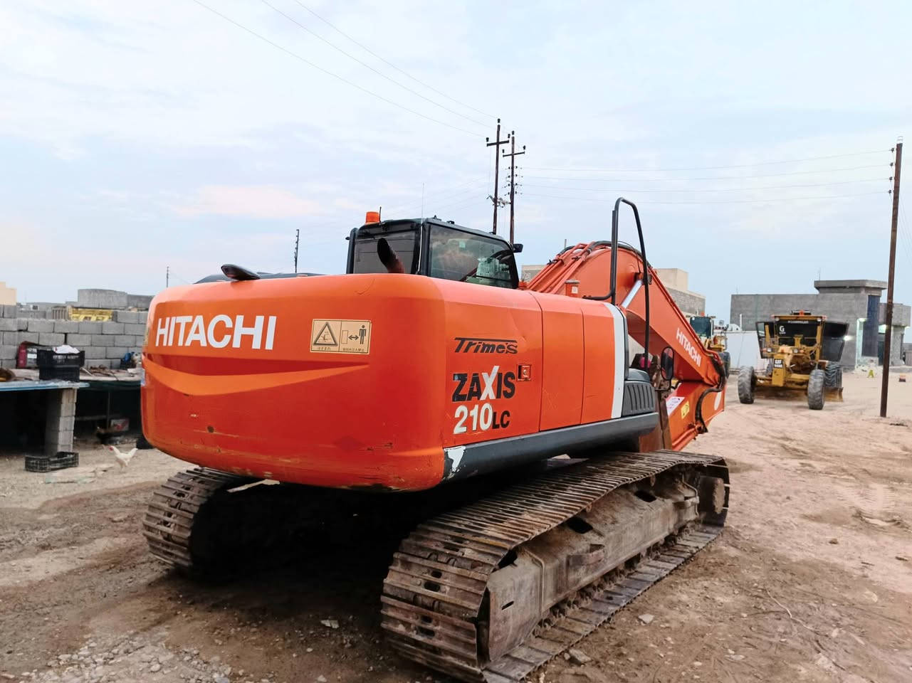 حفاره هيتاشي حجم 210 LC  زت ثري للبيع او مراوس موديل 2007 رقم اربيل
جاهز للعمل بدون اي نقص 
السعر 325 ورقه العنوان البصرة 
للاتصال  ***********      ***********
