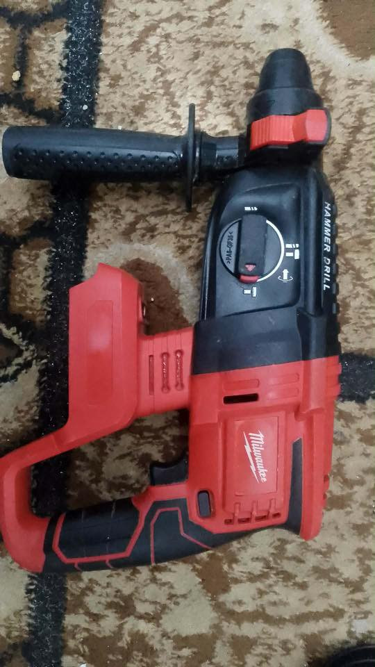 كوسرا دريل شحن. + باطريات + شاحنه

 مكان السماوه.  رقم الهاتف ‭0782 761 1473‬
