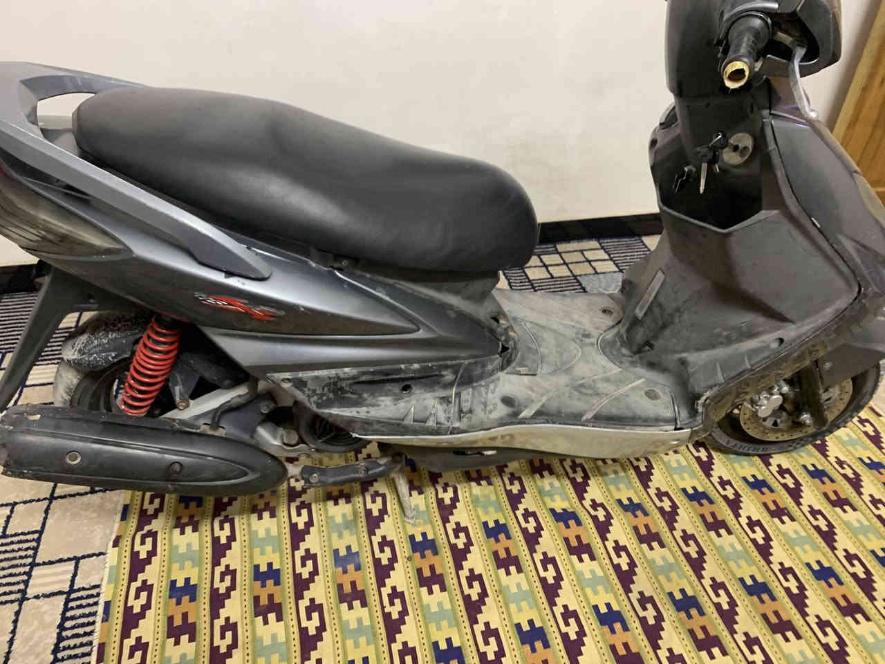 السلام عليكم دراجه سكنس فحل ياباني للبيع نوزل خطين كلها شغاله مكينه ناعمه حساسات نكره سلف كامله اي نقص مابيها السعر 550 مكاني بغداد الخطيب تواصل *********** فقط فقط وتساب
