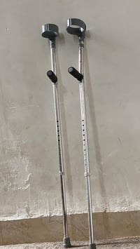 عكازات • استعمال قليل