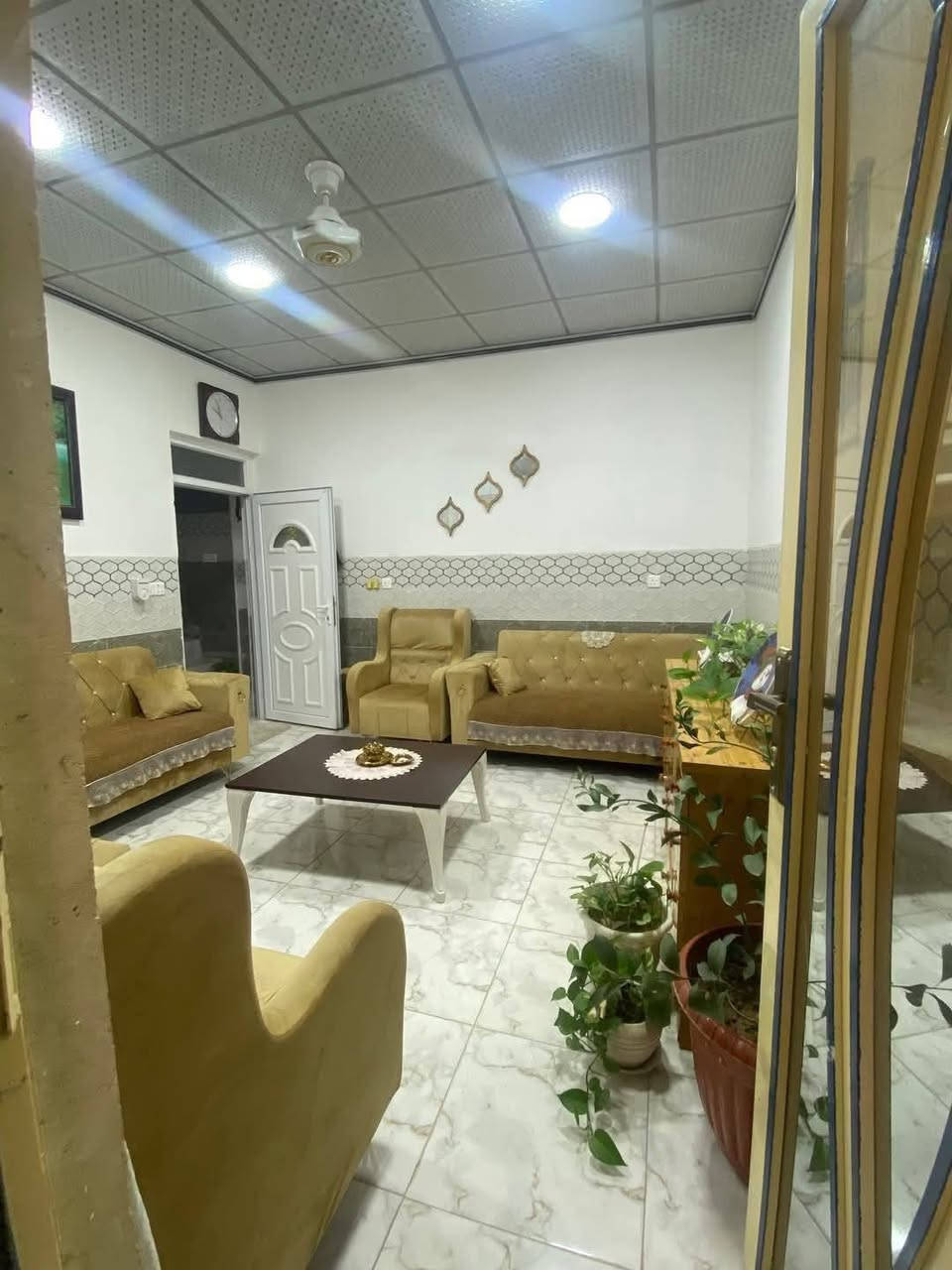 #عروض_مكتب_الدار_للعقار
دار للبيع

الملايين الثانية

قرب جامع العادل

المساحة 100 م مربع واجهة 10م 

ط1 غرفة نوم واستقبال ومطبخ وصحيات

ط2 ) 3غرف وصحيات وبيتونه

سند زراعي قرار 25

خدمات كامله /ماء/ كهرباء /تبليط 

للاستفسار أكثر اتصل على الأرقام 

***********

***********

***********
