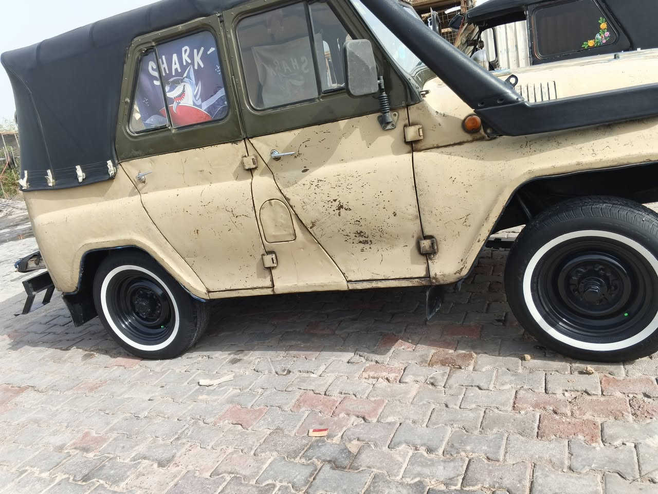 الحلال ناشف
واز 88بدون البيع 
سياره بلاديه خارج وداخل بدون صبغ
مكينه لاتنقيص ولاتبخير جديده قبل شهر شاد طابوكه حاويه جديده كير وتماتيك شاصي  جديد كله جديد  اكسن روسي 4دسكات قبل فتره حورتهن دسكات الخلفيه تخم تاير خط بيض ويل تخم روسي  جديد مصبوغ حراري جعمقه روسي  خفيفه كهربياته كله شغال  سياره مثل ماجاي شوف صوره بل منشور  ربع ماذب عليه سياره كبل الشارع  سياره مال جناي سعره 7ونص وبيه مجال الشراي شي بسيط الموشراي لايكسر بسعر مكاني واسط صويرة عله سبيس
الاستفسار ***********
