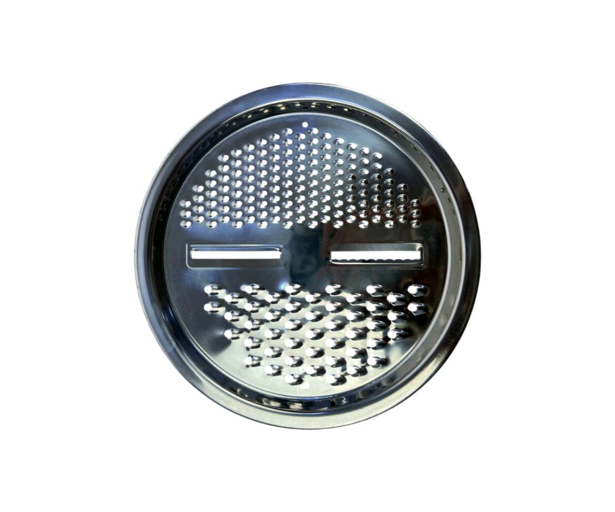 طقم أوعية ستانلس ستيل متعدد الاستخدام مع مبشرة – 3 قطع

الاستخدامات:

لغسل وتصفيه الخضروات والفواكه بسهولة.

لخلط العجين أو تقليب المكونات في المطبخ.

لتصفية الأرز والمعكرونة بعد الطهي.

لبشر الجبن والخضروات أو إعداد السلطات بسرعة.

مناسب أيضًا لخلط البيض أو العجين الخفيف.

المميزات:

مصنوع بالكامل من ستانلس ستيل عالي الجودة مقاوم للصدأ والتآكل.

تصميم ثلاثي الطبقات: وعاء كبير، مصفاة مثقبة، ومبراشة غطاء معدنية.

المبشارة تحتوي على فتحات متعددة الأحجام لتناسب أنواع التقطيع المختلفة.

يمكن استخدام كل وعاء بشكل منفصل أو متكامل حسب الحاجة.

سهل التنظيف ولا يحتفظ بالروائح أو البقع.

آمن للاستعمال مع الأطعمة الساخنة والباردة.

تصميم أنيق وعصري يضيف لمسة جمالية للمطبخ.

قطر الوعاء: 27 سم، الارتفاع: 11 سم.

محتويات الصندوق:

وعاء ستانلس ستيل رئيسي.

مصفاة ستانلس ستيل مثقبة.

غطاء مبراشة متعددة الاستخدام.

الملاحظات:

بلد المنشأ: الصين.

قياس الكارتون: طول 28 × عرض 12 × ارتفاع 28 سم.

ينصح بتجفيف القطع بعد الغسيل للحفاظ على اللمعان.

لا يُستخدم داخل المايكروويف.
