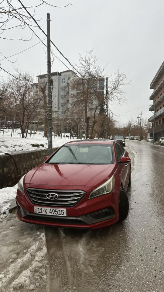 سلام عليكم سوناتا ٢٠١٧ وارد امريكي
سبورت لمتد بجم كبس بصمة ابواب وصندوق فتحة سقف كشن كهرباء شاشة جبيرة بلاد ابل كار بلي+اندرويد اوتو 
كامرة تدفئة كشنات تحكم ستيرن جهتين كروز سرعة اضاءة ترحيب باليدات اشاير بالمري جنطة ذكية تتقرب عليها تنفتح لد امامي محرك وكير مكفول من الفتح فقط الكيس بدلت اويل بم الصغير لان البلادي معروف عنه يوكف فجأة رقم بغداد دولي باسمي دواخل عسلي جلد+مخمل تخم تاير جديد صدر جديد بيها ملاحظات حالوب وشويه جراد خفيف بالقمارة اذا تتبولش ميبين بعد بس اني ممسوي سعر ١٢٧ بيها مجال *********** ديالى/بعقوبة السونار مرفق
