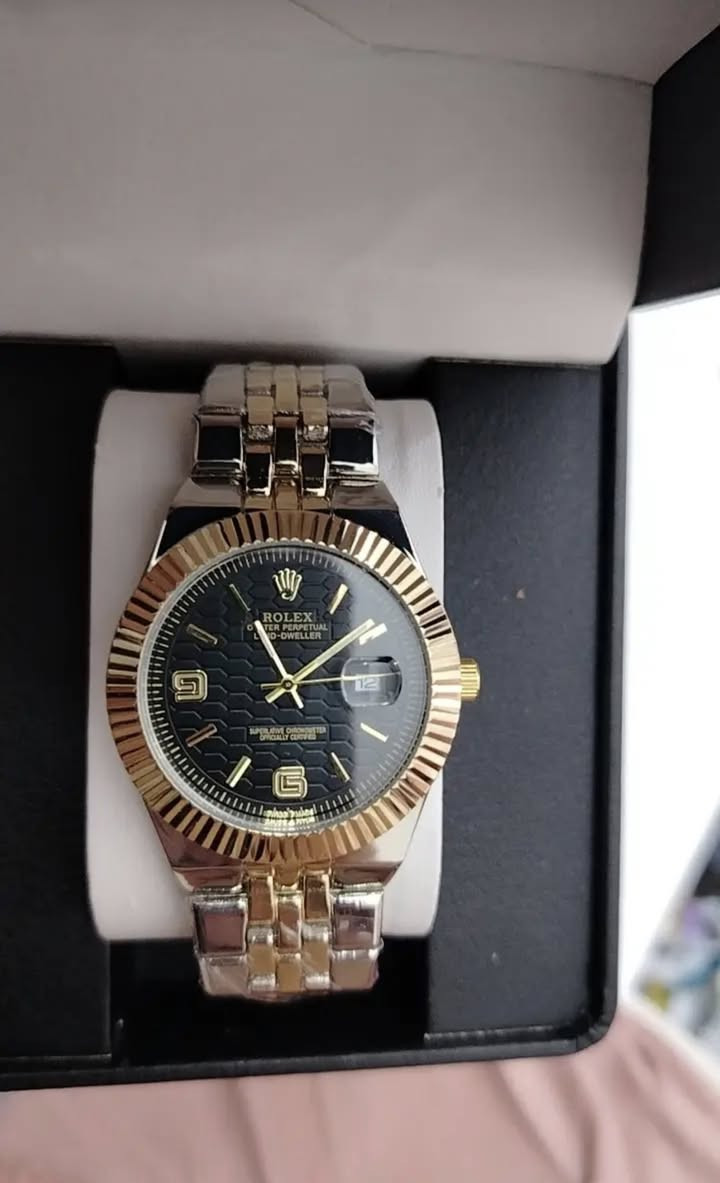 مجموعة ساعات 
وزن يميل الى الثقل
اختام منفذ يومي شغال
سعر القطعة 25 الف
للطلب على الخاص او على الواتساب
***********
