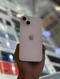 iPhone 13 العادي اللون ابيض   ذاكره 128   بطاريه 89   دبل سيمكارت  الج...