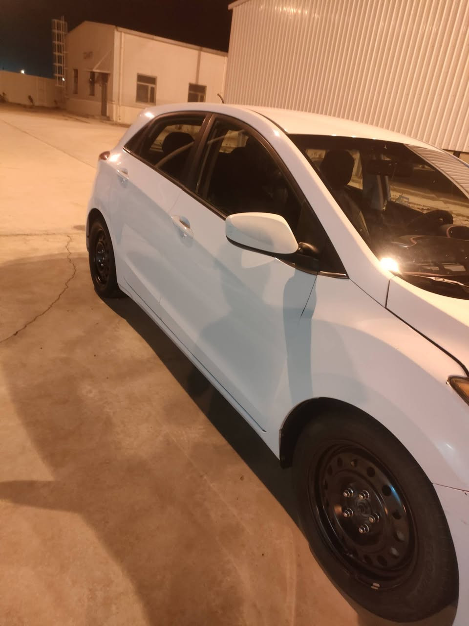 أنترا هاش باك 2017 وارد امريكي محرك 2000 GDi السياره حادثه جاملغ و بنيد  
رقم السيارة ميسان سنويه جديده السعر 80
***********
