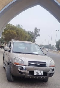 توسان ٢٠٠٩ رقم بغداد انكليزي السياره جديده بعده عله وضع الشركه من دسك ...