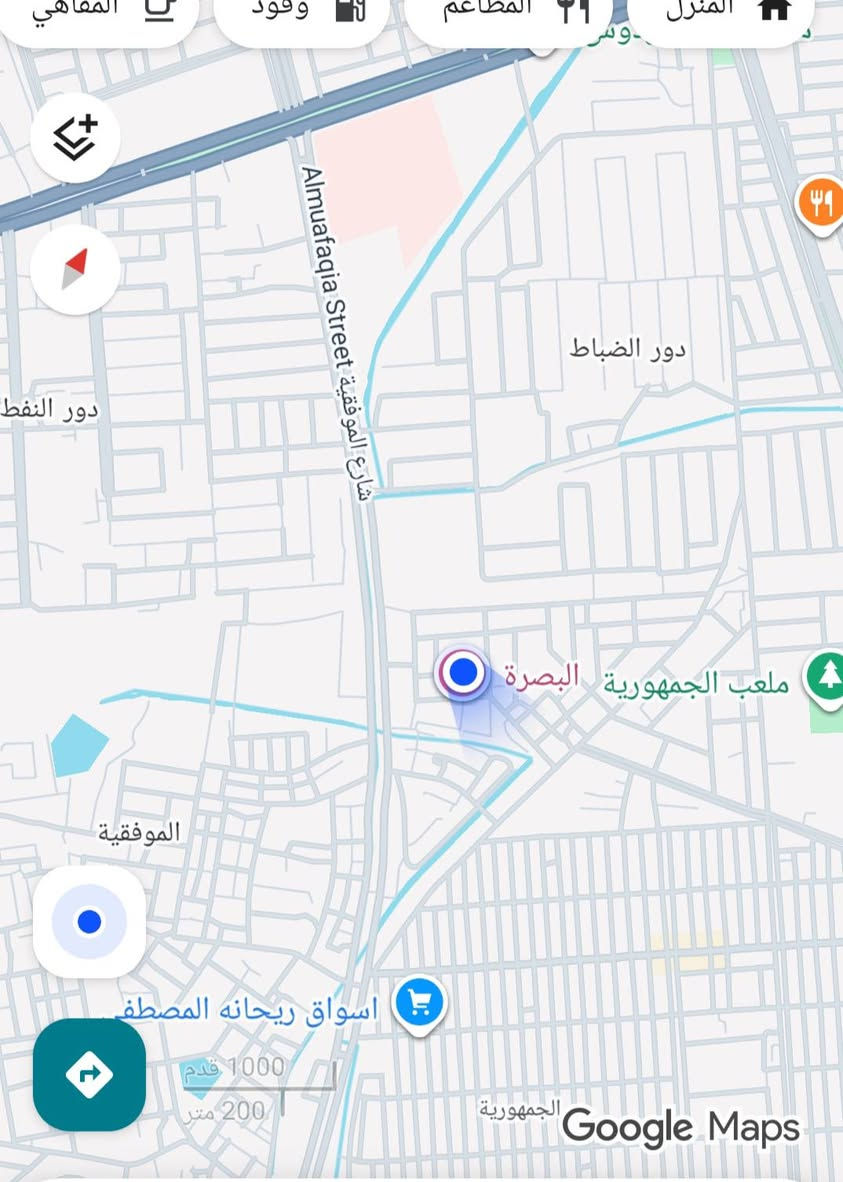 بيت في منطقة دورالمحاربين قرب ملعب البلديات مساحة200متر مقابل ساحة خدمات طابقين بناء قديم البيت نظيف وبحالة جيدة 
السعر 350 مليون قابل للتفاوض 
للاستفسار *********** البصرة, العراق
