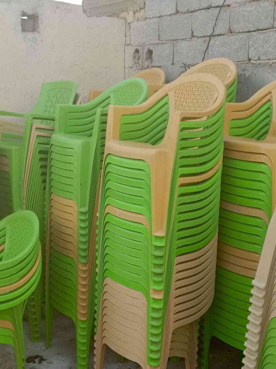 السلام عليكم كراسي جديدات للبيع سعر الكرسي 6 الالف مكاني البصره الزبير الشعيبه حي  المرتضى للتواصل ***********
