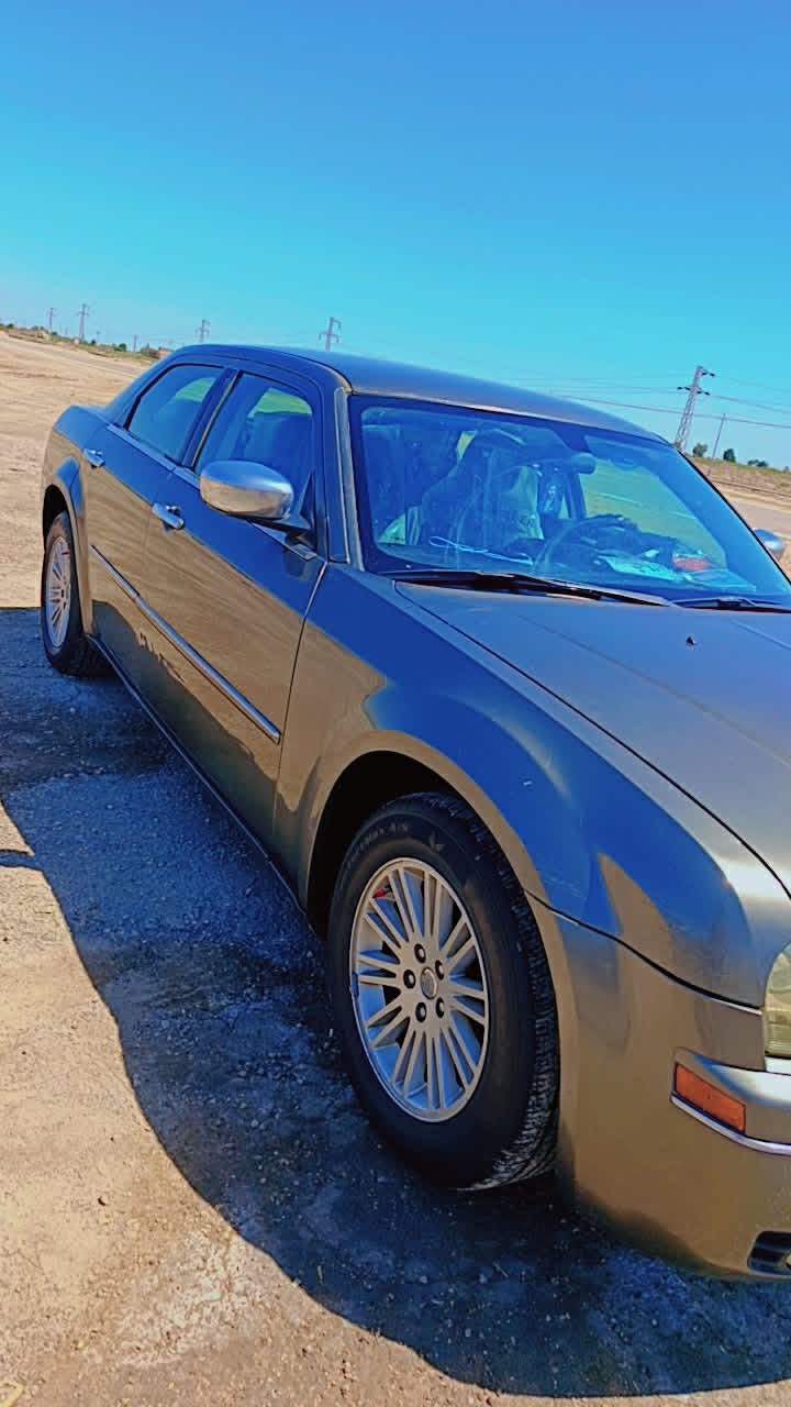 كلايسلر موديل 2010 وارد امريكي 3500 مبدل مكينة قبل شهر  بيه باب السايق صبغ بدون حادث وطلقة بل قمارة معمره وصبغ بجاملغ الخلفي اثر خياسات الرقم بغداد تحويل مستعجل وسيارة بيه سونار ادزه خاص يبين تفاصيل 

ملاحظة بيه منظومة غاز جديده صارله اقل السنه 
الرقم *********** 
السعر 130 بيه مجال بسيط
