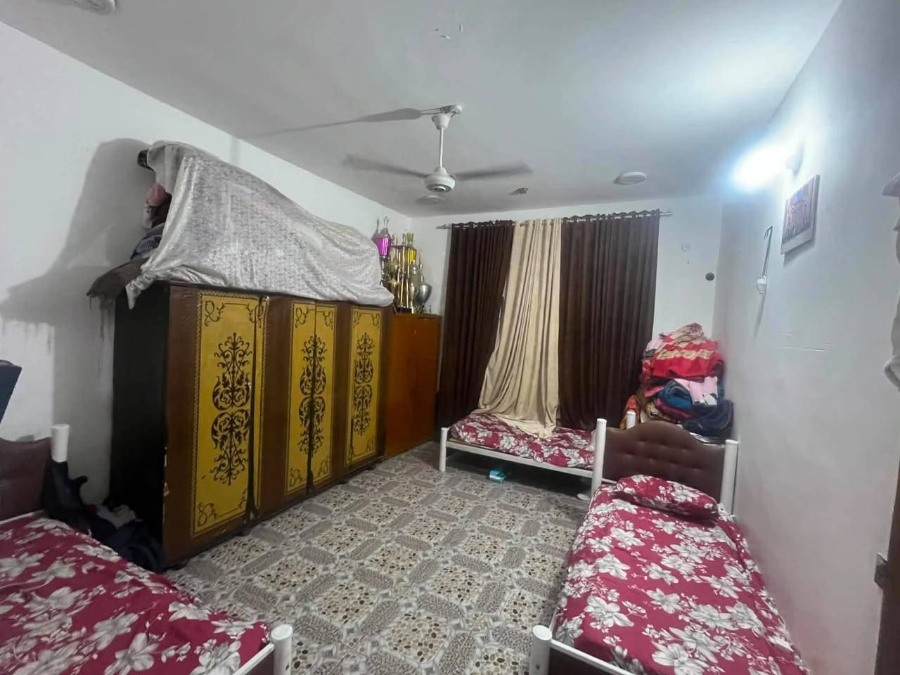 ⚜بسم الله الرحمن الرحيم⚜
                  🎗اعلان رقم 18🎗
🎄دار سكن في منطقة دور العمال طابقين🏡

🔸️المساحة📐(200م) (10*20) 

🔹️صنف العقار طابو صرف

🔸️خدمات كاملة  ( ماء و كهرباء و مجاري و تبليط)

🔹️عرض الشارع 10م 🌄

🎯العنوان// شارع (كوت _ عمارة) قرب ملعب تارتان ليفربول

الطابق الارضي " استقبال، مطبخ، هول، غرفتين نوم، مجموعة صحية "

الطابق الأول"هيكل مسقف نفس بناء الطابق الأرضي "
🎯ملاحظة مهمة:- 
📌" بيع فقط ♻️ "

📌"مطلوب اسكان 10 مليون "

☎️للإستفسار مراسلة الصفحة او الاتصال بنا 
***********
(تواصل واتساب  )
***********

📌يمكنكم الإعلان عن عقاراتكم بمراسلة الصفحة او الواتساب وابلاغنا بالتفاصيل
