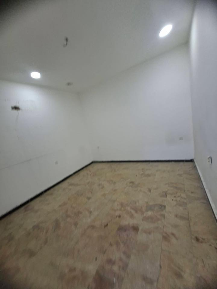 للايجار____في____السيدية
بيت مساحة 70م نظيف 

يحتوي على 3 نوم صالة ومطبخ وخدمات  

قيمة الاجار: 750 الف 

للاستفسار:
***********
