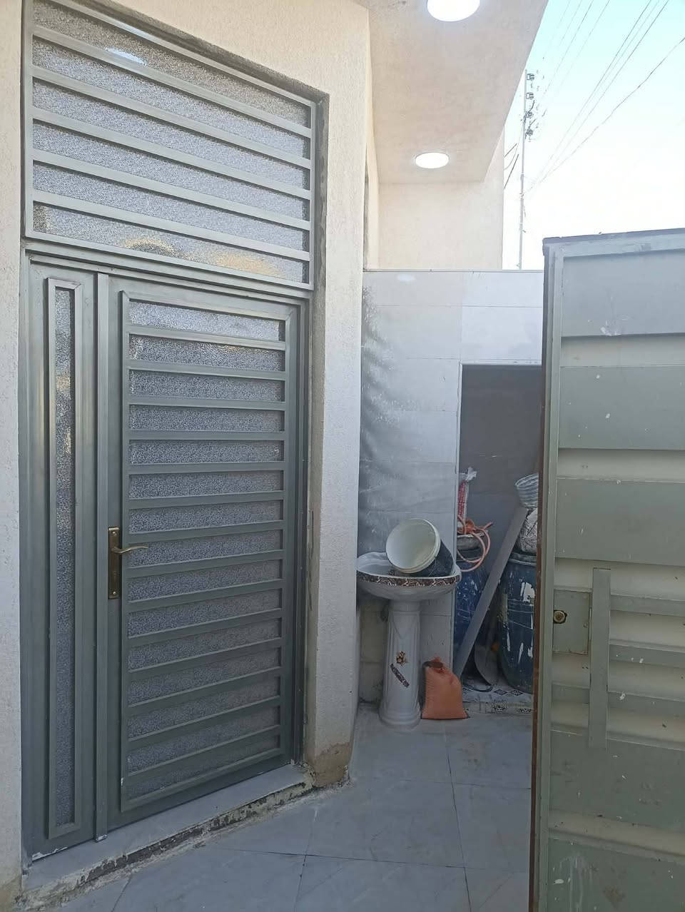 بناء حديث  درجه اوله
حجي حسن المسيجه مال دكتور حميد 

الفرع ريسي مكان كلش حلو متوجه 

محد ساكن بي 

اتصال ***********

