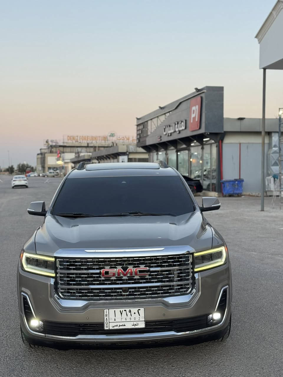 #المركبة    :  جي ام سي اكاديا 2022 فئة  دينلي اعلى فئه       لون ذهبي 
#الضرر      :  جاملغ خلفي ايسر و باب  و طرف بنيد 
المواصفات
1- جي ام سي  اكاديا 2022 لون ذهبي 
2- محرك4 سلندر حجم 2000تربو 
3- ويل حجم 18 اصلي مع طقم تاير اصلي 
4-بانوراما فتحتين 
5- قبق الجنطة كهربائي شفط
6- السيارة دفع رباعي 4x4 
7- بصمة 4 ابواب  وبصمة تشغيل وتشغيل عن بعد 
8- لايتات زينون عالي ناصي 
9- اشارات بالمرايا الجانبية مع حساسات الاجتياز 
10- غرفة السيارة جلد اسود اصل 
11- تحكم كهرباء لمقعد السائق فقط 
12- حساسات امامي وخلفي اصل 
113- تحكم ستيرن جهتين متكامل الايعازات
14- شاشة دشبول كبيرة لمجموعة من الايعازات 
14- مقاعد وسطية فصل سياحي 
15- عداد المسافة28000ميل فقط
16- حاجب امامي LED مع لايتات زينون عالي وناصي 
17- رادار امامي مانع للتصادم واعطاء التنبيه 
18- كاميرا خلفية دوارة مع الستيرن 
19- خاصية تحديد المسار في الطرق الخارجية 
20- سستم نيكل لمقدمة المركبة 
21- السيارة 7 راكب مع 3 قطه تبريد 
22- شاشة دشبول كبيرة لمجموعة من الايعازات
23-تحكم ستيرن جهتين متكامل الايعازات بدون إرباك
السيارة معروضة للبيع 189💵
اتصال واتساب***********
رقم النجف  حرة تحويل ثاني يوم
