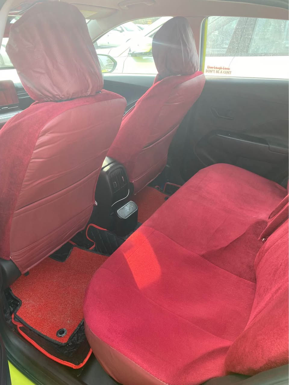 السياره فول مواصفات عده فتحه السقف 
حادثهه فقط بنيد مبدل ما بيها صبغ
السنويه بأسمي ثاني يوم تحويل رقم بغداد
*********** بغداد, العراق
