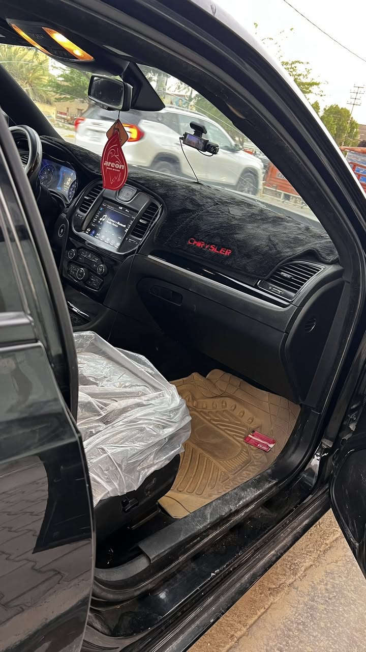 اوباما 2019 مرمز 2022 .S300
(مفحوصه بقرار 102 )
السيارة جاهزه من كل النواحي تخم تاير . تبريد . باتري جديد. مواصفات S بدون فتحه كشنات جلد مع تحكم كهرباء  شاشه كبيرة مع نظام GPS مكينه وكير وحداديه كلها جاهزه (حادثها جاملغ وبنيد ومبدلات نفس اللون والباقي كفاله من الشخط ورصعه وكلشي السيارة جديدة كلش ) 
مكان السيارة البصره 
السعر ١٩٦ وقابل لتفاوض 
***********
