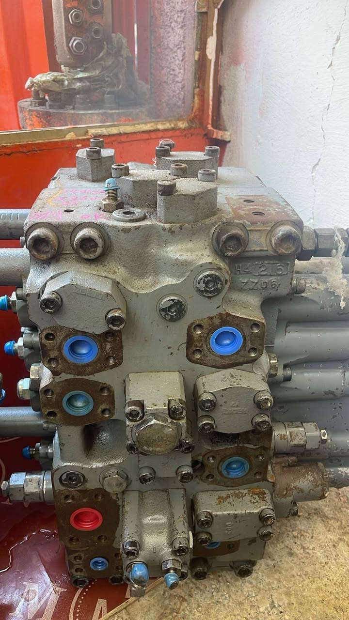 سلام عليكم يوجد دوران 350 حفارة. Z3 و كنترول 350 Z3 شرط الشغل والفحص جدد عنوان بغداد كرادة شارع 52 مجمع بغداد ***********
