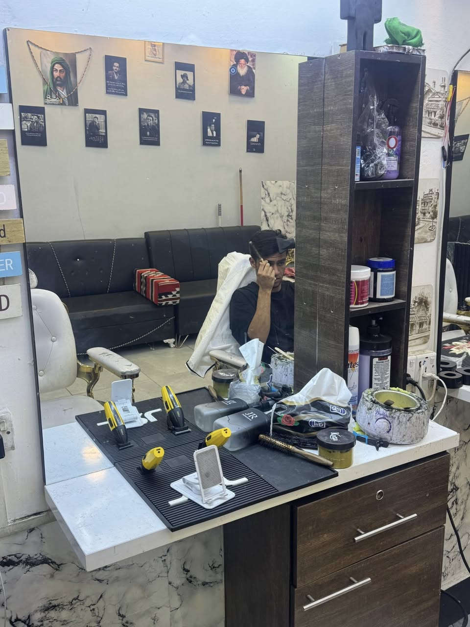 السلام عليكم عندي 3 امرايات وميازتهن تفصال كاملات سيت كامل للبيع جدد 500وبيهن مجال العنوان القبله مجاور مرطبات سبونج بوب 
***********
