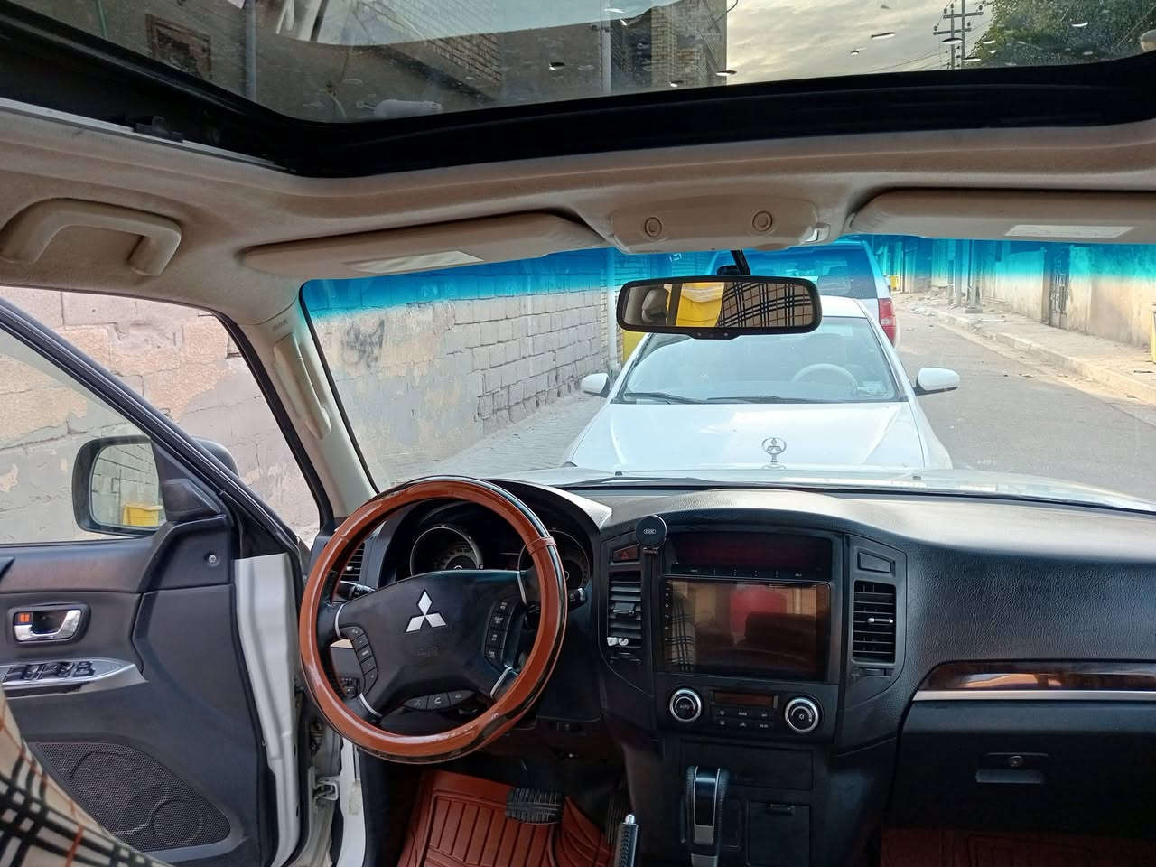 السلام عليكم ورحمه الله وبركاته
باجيرو موديل 2013 مكفول باسمي ثاني يوم تحول 
(رقم بصره )
مكينه مكفولة 
كير مكفول 
تخم تايرات 
تبريد
تدفئه 
خير من الله مناقصه برغي 
غير متواجد فيس رقم التواصل***********
السعر 165$بيه مجال حك الجيه
