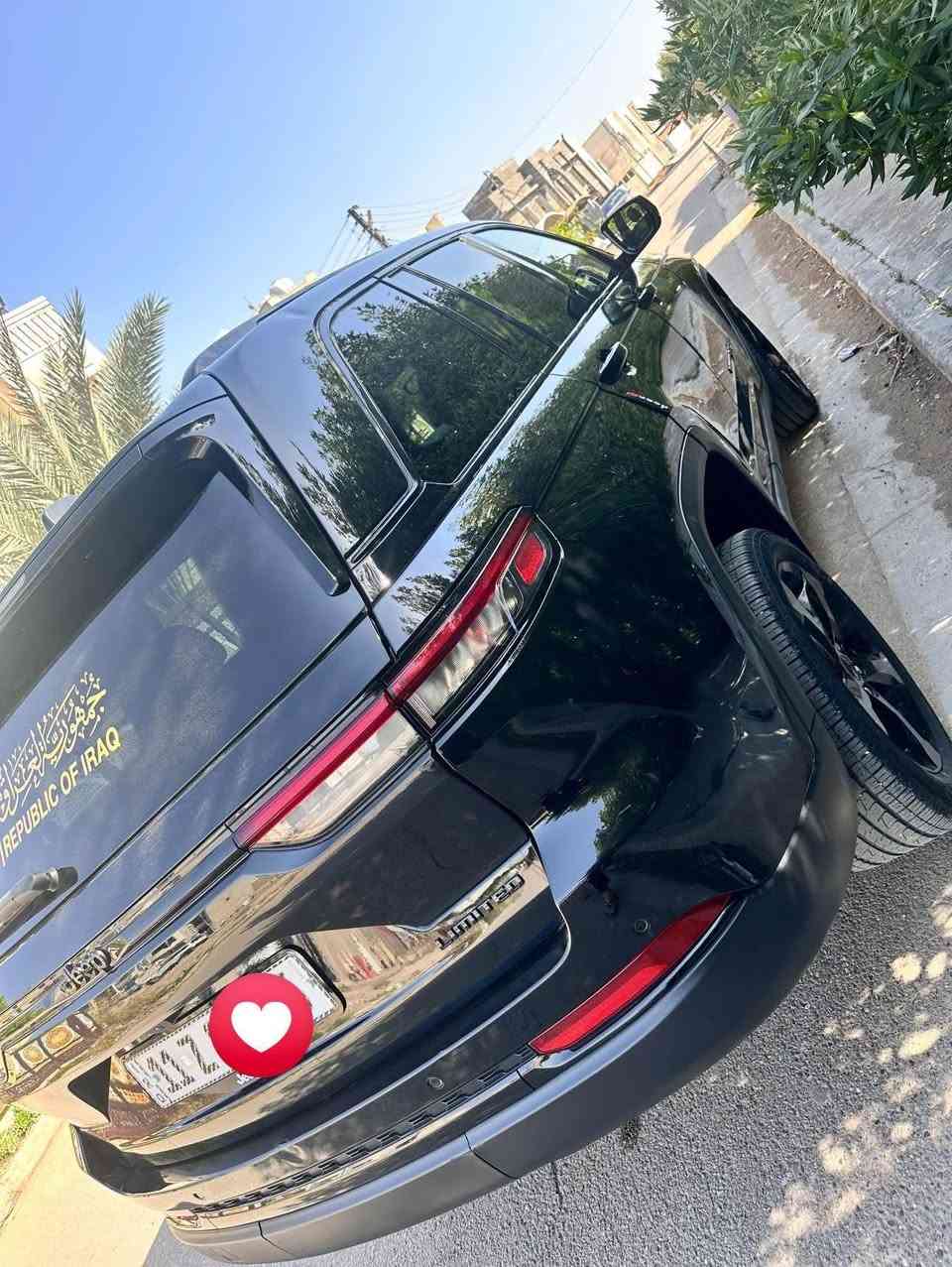 الدوره / المهديه الثانية
‏                   Jeep Grand Cherokee Limited 2024  

                         بلاك توب (Black Top) ✌️

💵 السعر : 34,000$ 
كتاب شهداء بأسمي باقي اله سنه واربع اشهر 
الحالة: ضرره فقط حادث امريكا ادخل على رقم الشاصي وشوف 
رقم الشاصي :#1c4rjgbg6rc158300
🔍 تفاصيل المركبة:
• الفئة: Limited (فل كامل)
• العداد: 21,000 مايل
• المحرك: Pentastab 3.6L V6 قوي واعتمادي 💪
• ناقل الحركة: أوتوماتيك
• نظام الدفع: 4WD دفع رباعي
• نوع الوقود: بنزين ⛽
• اللون الخارجي: اسود ⚫️
• اللون الداخلي: Global Black 🖤

✨ أهم المواصفات والتجهيزات:
🔹 الفخامة والراحة:
• كشنات جلد فاخرة
• كشنات تدفئة 🔥
• تدفئة الستيرن🔥
• ذاكرة مقاعد
• دخول وتشغيل ذكي
• تشغيل عن بُعد
.أشاير مري جانبيه
.السقف بنوراما
• مصابيح LED
• نظام الثبات الإلكتروني
• باب خلفي كهربائي Power Liftgate

🔹 أنظمة القيادة الذكية:
• Adaptive Cruise Control
• نظام ملاحة Navigation

🔹 التكنولوجيا والترفيه:
• Apple CarPlay®
• Android Auto®
• Bluetooth®
• Premium Sound System 🔊
• Satellite Radio
• USB Ports
• WiFi Hotspot
• HomeLink

🔹 أنظمة الأمان المتقدمة:
• Automatic Emergency Braking
• Rear Cross Traffic Alert
• Brake Assist

• كاميرا خلفية
• Blind Spot Monitor
• Lane Departure Warnin

للتواصل الاتصال ع الرقم ***********
العنوان / الدوره المهديه الثانيه
