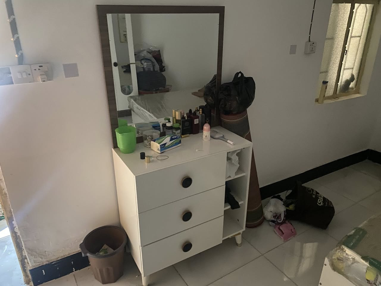 بيع مستعجل غرفه نضيفه صارله ٤ اشهر سعرها ٣٥٠ مكان نجف رقمي ***********
