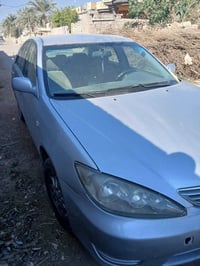 كامري للبيع لون رصاصي مصبوغة حزام رقم ديالى السعر ٨٠ وبيه مجال للاتصال...