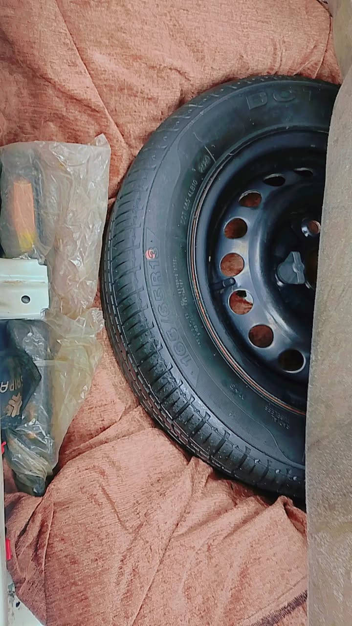 سلام عليكم عندي سياره سابه البيع 2022 سنوه يلى8.الي .20  رقمه كربلاء كنيزي سعر 65بيه مجاج رقم ***********
