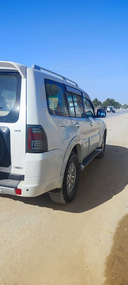 باجيرو 2014 سعر 128 السياره بيها ٣ مكانات صبغ بدون دواخل مكان السياره نجف مراوس بسياره اقل او بيع 128 وبيها مجال *********** النجف, العراق
