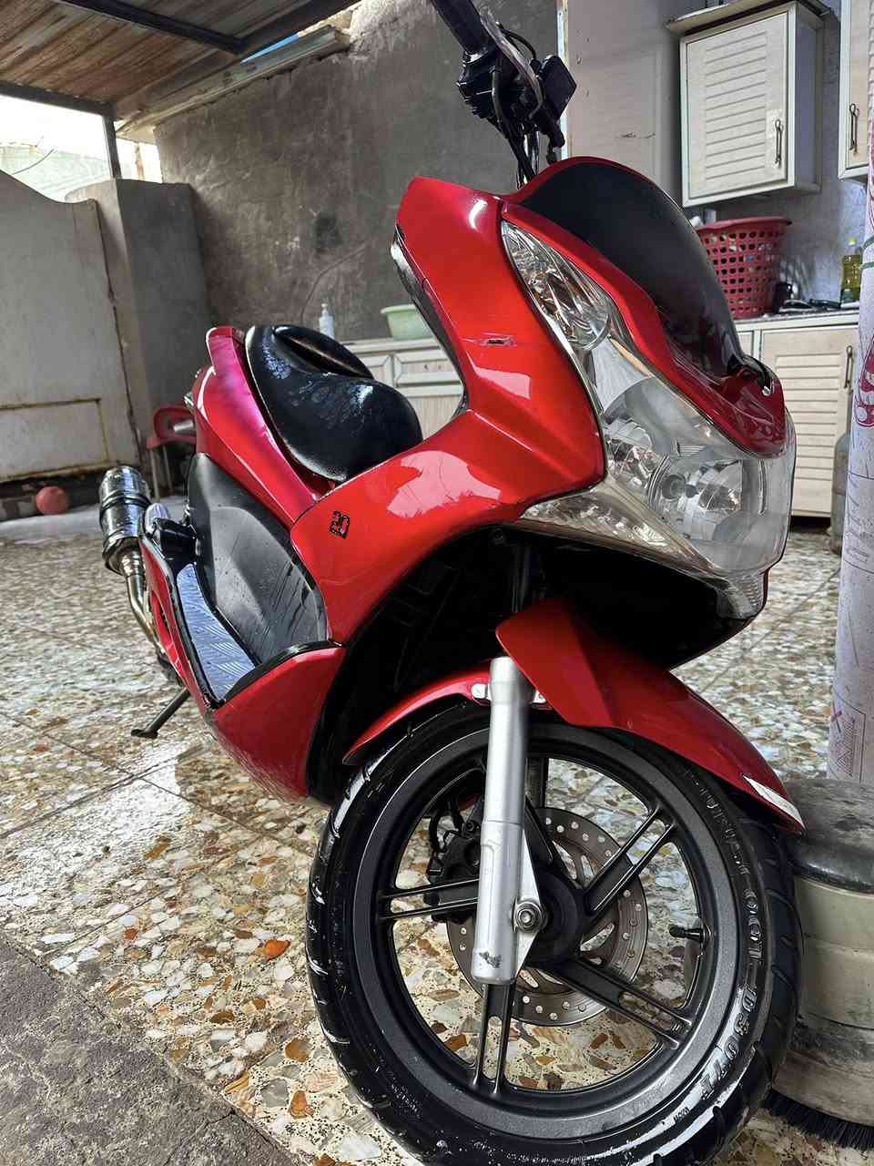 السلام عليكم للبيع pcx  2016 ياباني اصلي ستاند كهرباء حساس زدحام الدراجه كلها مزوده نبكل بلاد لون مميز كهربأيات كلها شغاله دراجه خير من الله نقصها جامه فقط  وبيها تبخير قليل ممأثر معدل 110  سعر 10 وبيها مجال *********** بغداد مدينه الصدر
