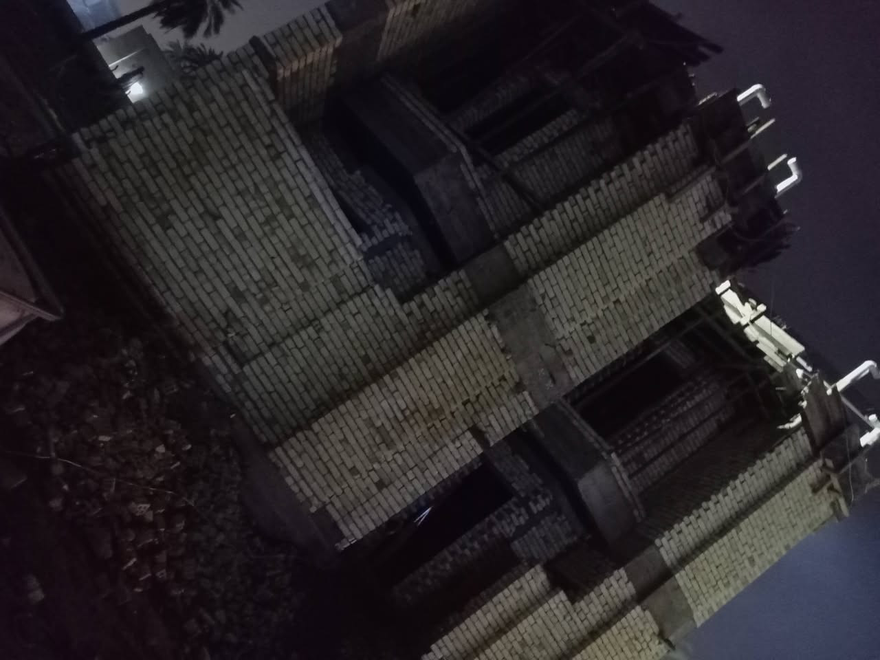 السلام عليكم يوجد بيتين هياكل كل بيت مساحة ١٠٠ متر سند ٢٥ يحتوي على ٤غرف نوم كل غرف سويد فول مواصفات بناء طابوك تصمصم حديث الفحامه بستان الكبيسي شارع ١٠متر ثاني قطعه من شارع ١٦ *********** ***********
