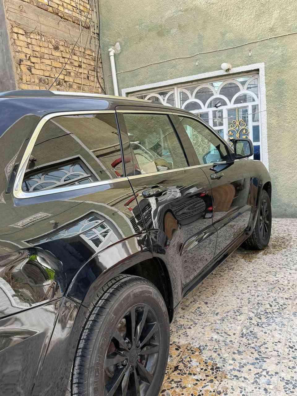 السلام عليكم جيب موديل ٢٠ الون اسود مكينه ٣٦٠٠ سياره بصمه كشنات جلد محدثه srt ويل ١٨تخم تاير جدد حادثها قطعتين جاملغ وبنيد بس فحصتها هنا گالولي باب جنطه مفتوحه براغيه يعني هوا لبلادي بيها بس لاصبغ ولا تعديل ايرباگ دشبول ودرگه بيها شويه بشاصي سعر ١٨٧ وبيها مجال مكاني نجف ***********
